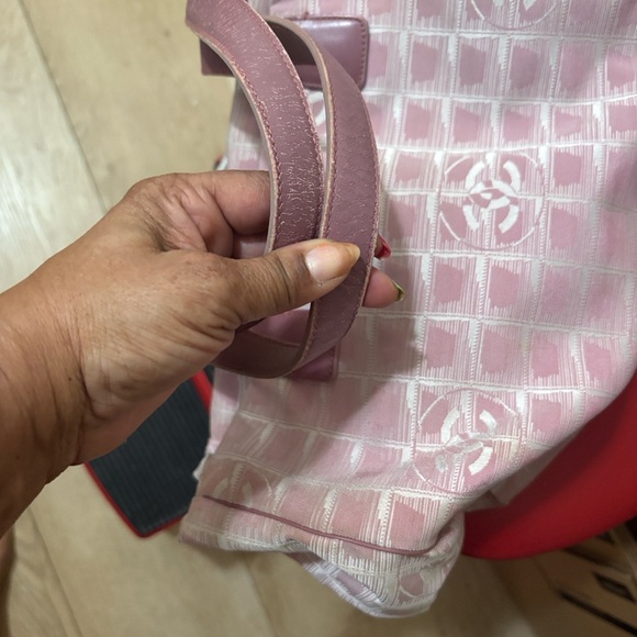 Authentic Elegant Pink  Chanel Tote Bag - Picture 2 of 11